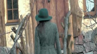 WeAreHairy - Maia - Green Hat Grey Coat